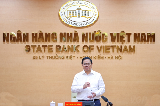 Thủ tướng Phạm Minh Chính bày tỏ mong muốn các ngân hàng thương mại cùng chia sẻ với Đảng, Nhà nước, nhân dân, tạo ra nguồn lực, sức mạnh phát triển mới. Ảnh VGP/Nhật Bắc.