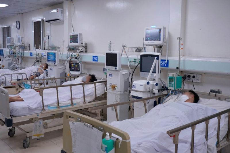 Bệnh viện Nhân dân Gia Định tiếp nhận thêm 05 người uống rượu pha cồn methanol nhập viện. Ảnh BVCC.