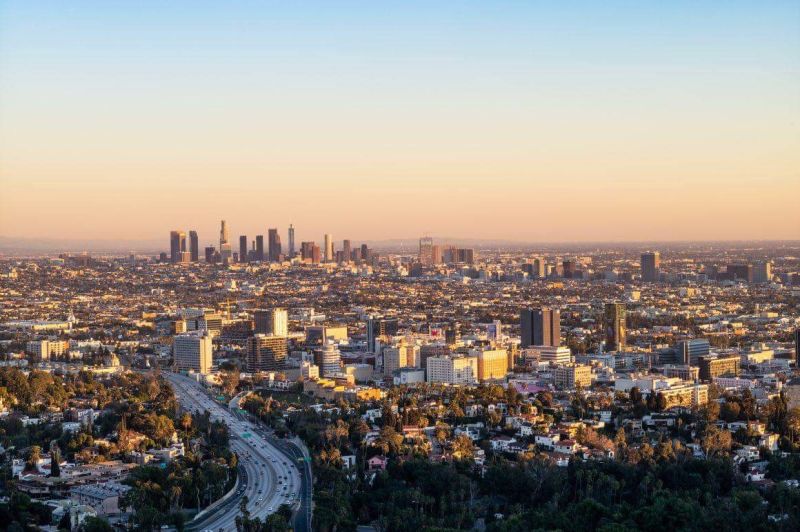 Những ng&ocirc;i nh&agrave; dọc Mulholland Drive nơi tọa lạc những ng&ocirc;i nh&agrave; triệu đ&ocirc;.