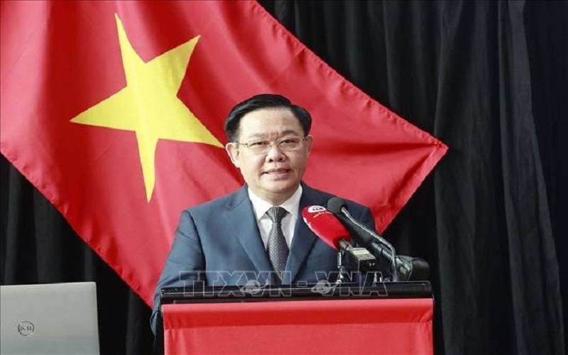 Quang cảnh diễn đ&agrave;n.