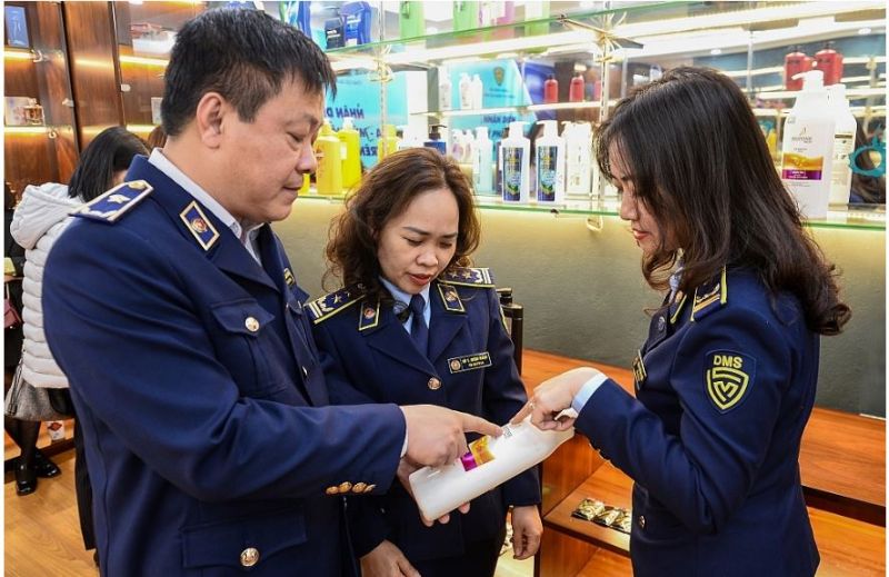 Phòng Trưng bày hàng thật, hàng vi phạm theo từng chủ đề do Tổng cục Quản lý thị trường mở cửa, triển khai nhằm mục đích nâng cao nhận thức của người tiêu dùng trong việc lựa chọn, sử dụng các sản phẩm chính hãng, rõ nguồn gốc