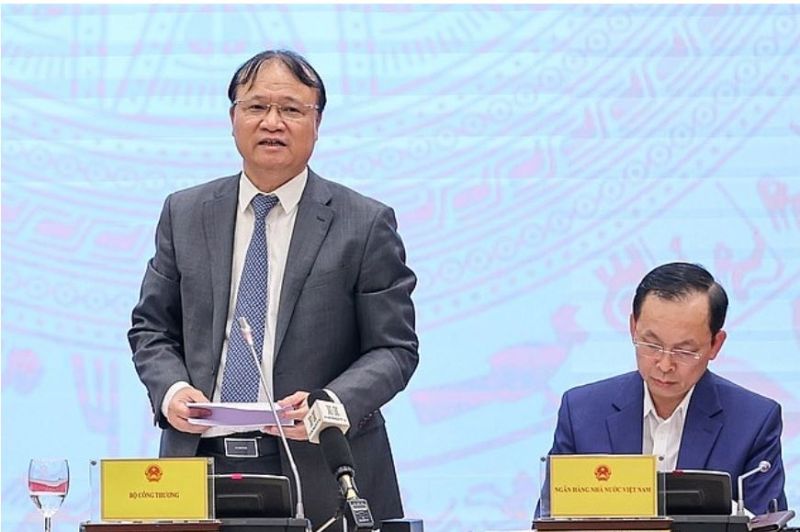 Thứ trưởng Bộ Công Thương Đỗ Thắng Hải khẳng định, Dự thảo Nghị định về kinh doanh xăng dầu sẽ được xây dựng phù hợp với tình hình thực tiễn, công khai, minh bạch, hiệu quả và hài hòa lợi ích của các bên