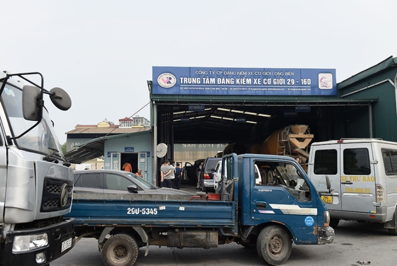 Các phương tiện chờ đăng kiểm tại Trung tâm Đăng kiểm xe cơ giới 29-16D/ Ảnh minh họa/qdnd.vn.