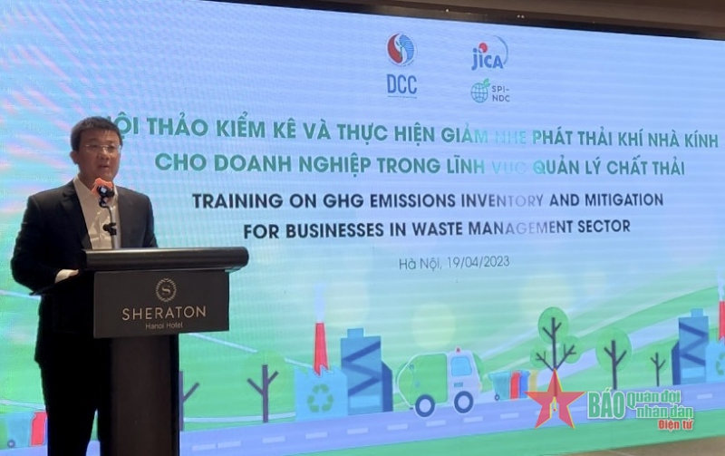 Ông Nguyễn Tuấn Quang, Phó cục trưởng Cục Biến đổi khí hậu phát biểu tại hội thảo.