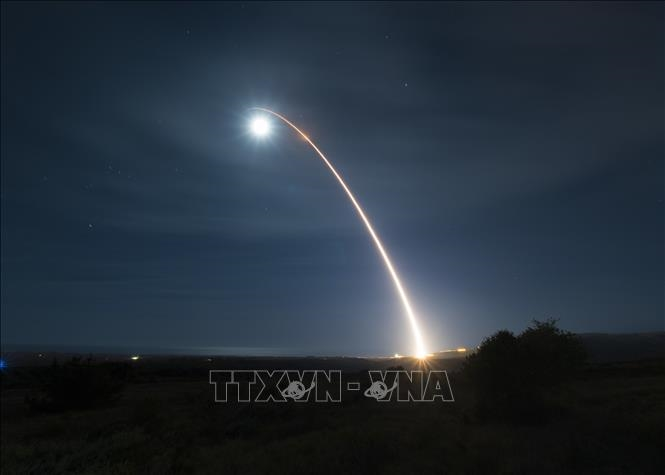 Vụ phóng thử tên lửa đạn đạo xuyên lục địa (ICBM) Minuteman III tại Căn cứ không quân Vandenberg, California, Mỹ ngày 5-2-2020.