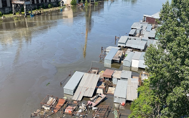 Vụ vỡ đập gây lụt lội tại một khu vực ở thành phố Kherson. Ảnh: Getty Images