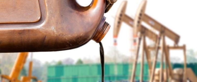 Giá xăng dầu vẫn biến động mạnh trong từng phiên giao dịch. Ảnh minh họa: Oilprice