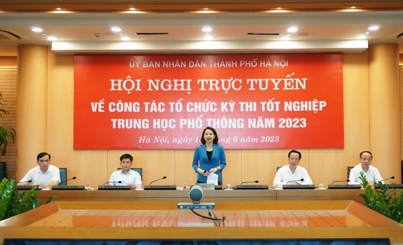 Phó chủ tịch UBND thành phố Hà Nội, Trưởng ban Chỉ đạo thi tốt nghiệp THPT thành phố Hà Nội Vũ Thu Hà phát biểu chỉ đạo tại hội nghị.