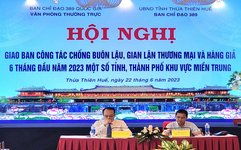 Đồng chí Lê Thanh Hải, Ủy viên Ban Chỉ đạo 389 quốc gia, Chánh Văn phòng Thường trực và đồng chí Phan Quý Phương, Phó Chủ tịch UBND tỉnh Thừa Thiên Huế, Trưởng Ban Chỉ đạo 389 tỉnh đồng chủ trì hội nghị - Ảnh Thu Hằng.