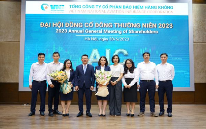 Ban Lãnh đạo VNI chụp cùng thành viên HĐQT VNI nhiệm kỳ 2023 - 2028