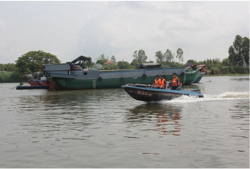 Lực lượng CBL An Giang tuần tra trên tuyến đường sông