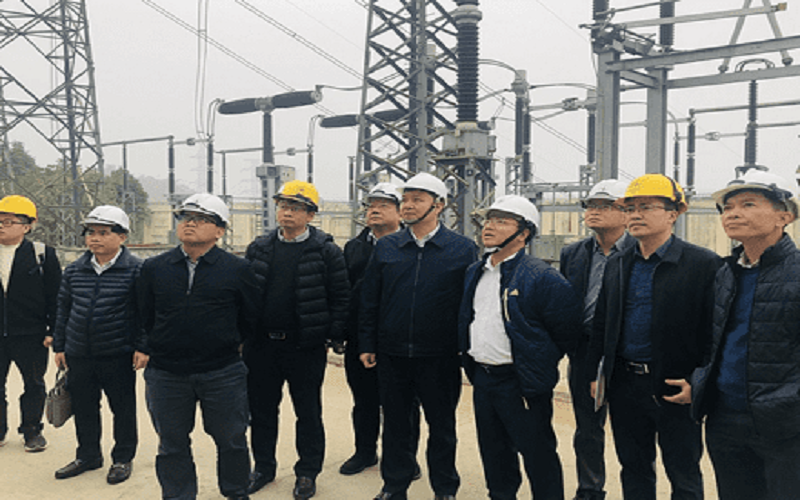 Đoàn công tác kiểm tra Trạm biến áp 500kV Hoà Bình