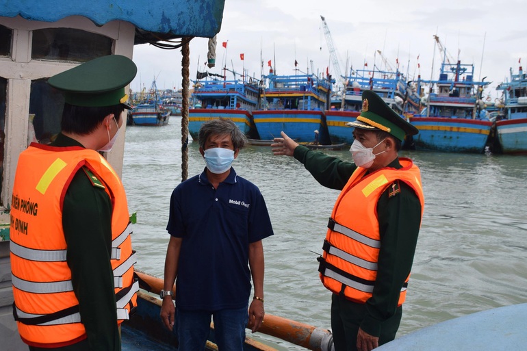 Vừa hứng chịu 2 trận lũ lớn, Bình Định lại lo phòng chống bão Rai đổ bộ