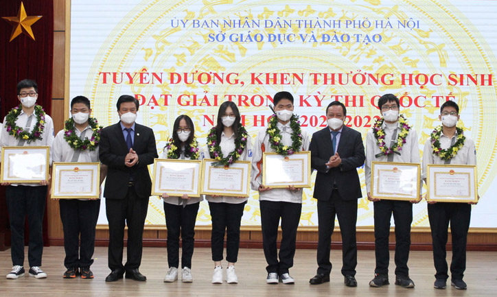 Hà Nội tuyên dương học sinh đoạt giải quốc tế năm học 2021-2022