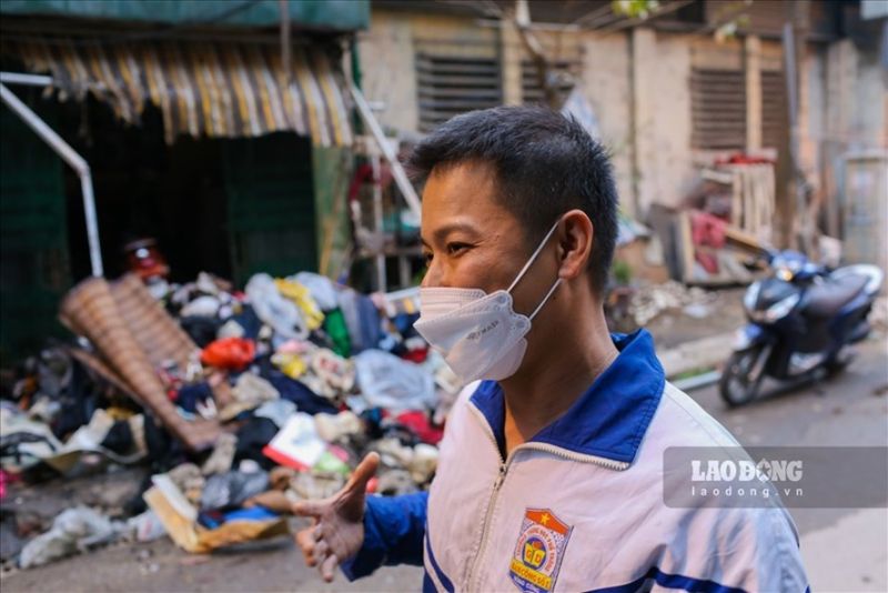 Chủ tịch Hà Nội khen thưởng người hùng cứu bé gái khỏi ngôi nhà bốc cháy