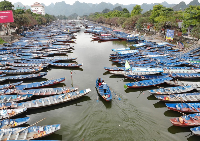 Chùa Hương bất ngờ mở cửa đón du khách