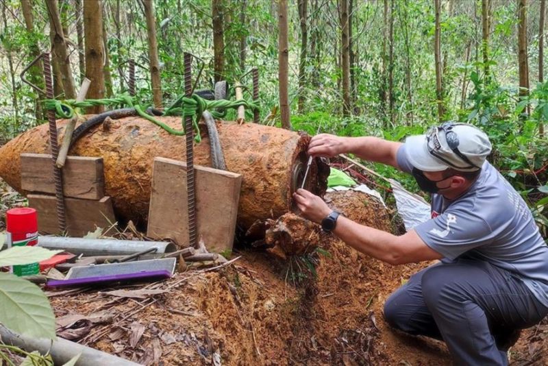 Quảng Bình: Một tuần phát hiện 2 quả bom "khổng lồ" nặng 340kg