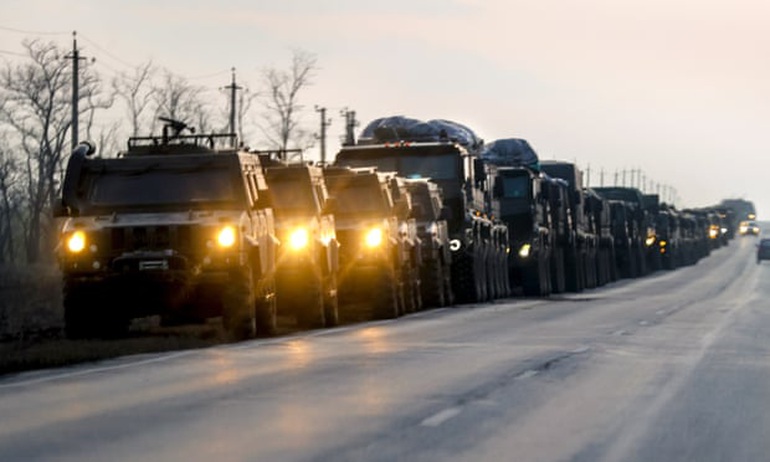 Xe quân sự xuất hiện ở Donbass, Ukraine ban bố tình trạng khẩn cấp
