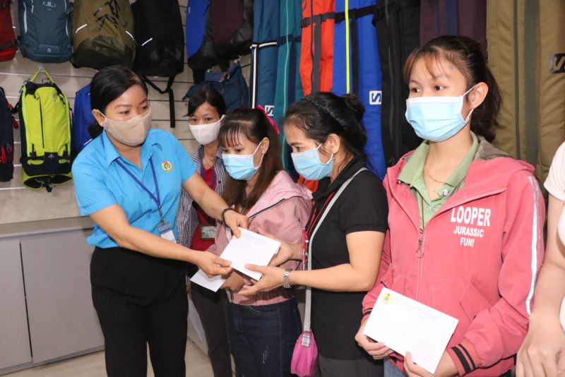 TP.HCM: Yêu cầu kiểm điểm trách nhiệm cá nhân do chậm công khai đối tượng nhận tiền hỗ trợ dịch