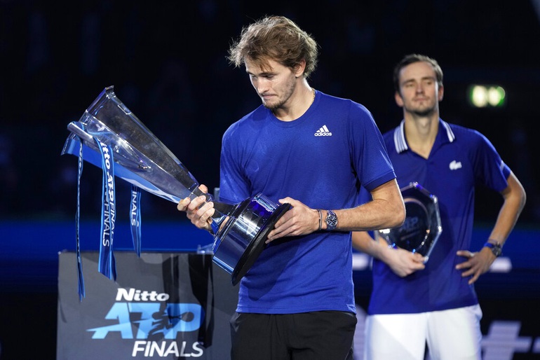 "Zverev, Medvedev phải học hỏi Djokovic về cách chịu áp lực"