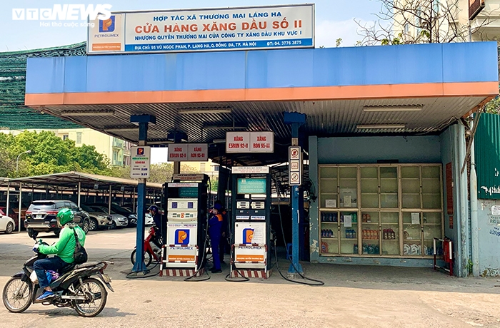 Xăng RON95 tăng gần 3.000 đồng, lên sát 30.000 đồng/lít