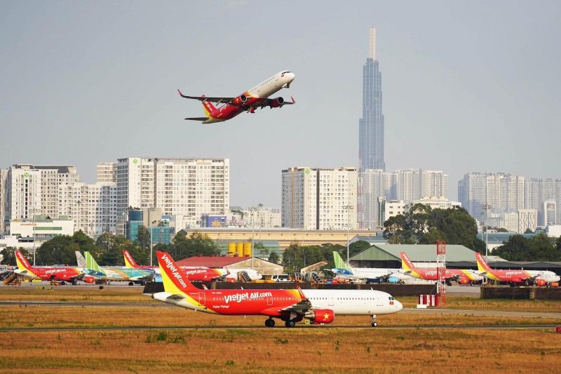 Vé máy bay quốc tế rẻ chưa từng có, khách hàng mua bằng cách nào?