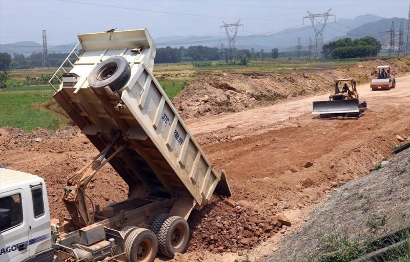 Trồng cây, xây nhà trên đất sắp thu hồi có được bồi thường?