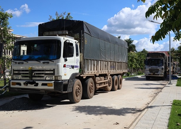 Hàng loạt vụ vận chuyển hàng lậu ở vùng giáp biên