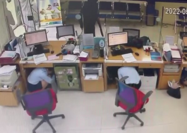 Bắt nghi phạm cướp ngân hàng sau hơn 2 giờ gây án