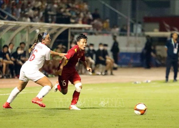 Đội tuyển bóng đá nữ Việt Nam lội ngược dòng thắng Philippines 2-1