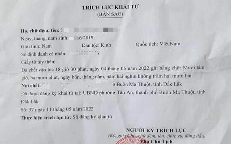 Con trai 3 tuổi còn sống, người mẹ vẫn làm giấy khai tử