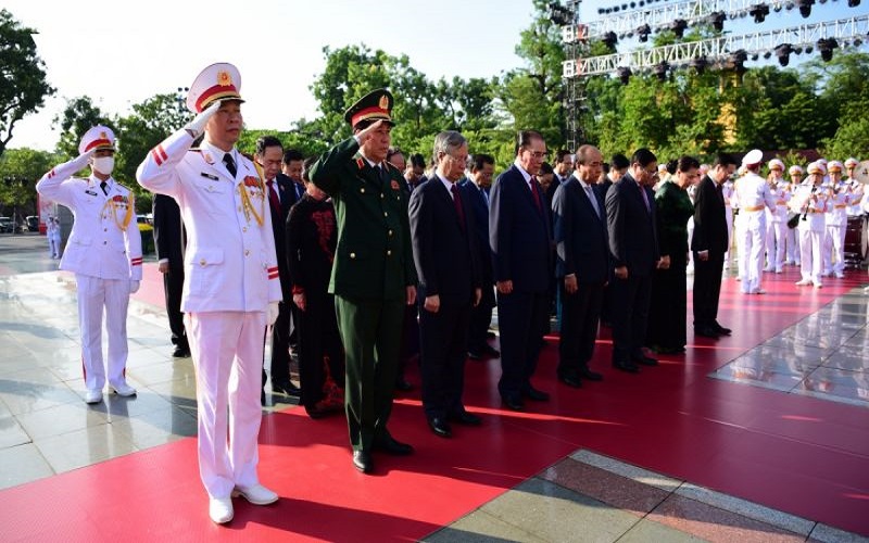 Lãnh đạo Đảng, Nhà nước tưởng niệm Anh hùng liệt sĩ, viếng Chủ tịch Hồ Chí Minh