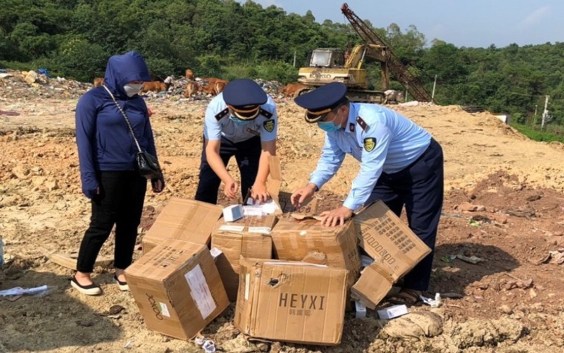 Lạng Sơn: Giám sát Hộ kinh doanh tiêu hủy gần 1.600 đơn vị sản phẩm mỹ phẩm nhập lậu 22/08/2022