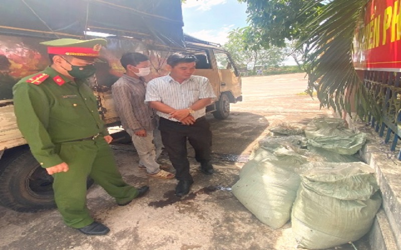 Phát hiện xe vận chuyển 06 bao tải, sản phẩm động vật không rõ nguồn gốc