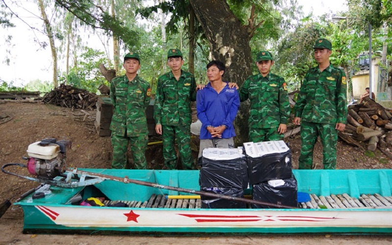 Đồng Tháp: Thu giữ 1.000 gói thuốc lá ngoại nhập lậu