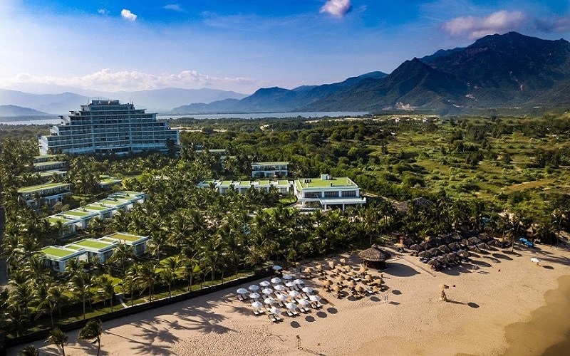 Nghỉ dưỡng resort 5 sao Cam Ranh Riviera, tặng tour săn mây miễn phí