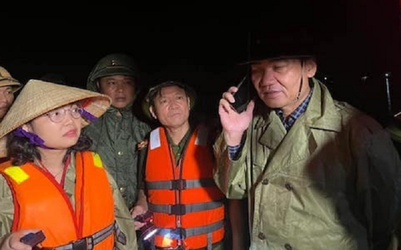 Nghệ An: Vỡ đê Kênh Thấp, dân quân xuyên đêm khắc phục sự cố