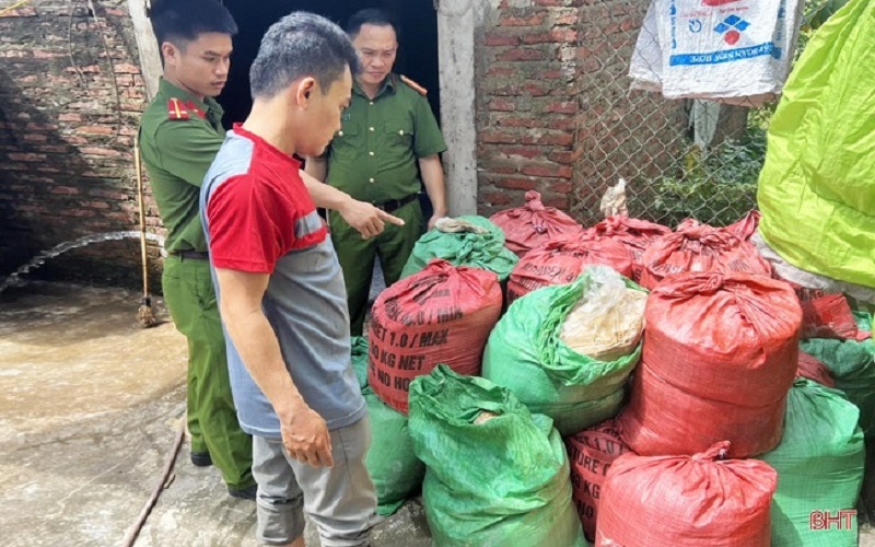 Phát hiện 25 bao tải mỡ động vật không rõ nguồn gốc, không bảo đảm ATVSTP