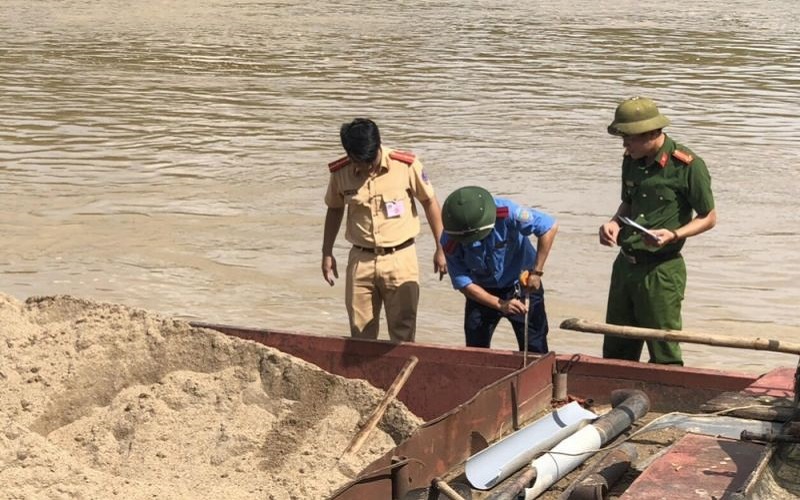 Nghệ An xử phạt 300 triệu đồng doanh nghiệp khai thác cát vượt công suất