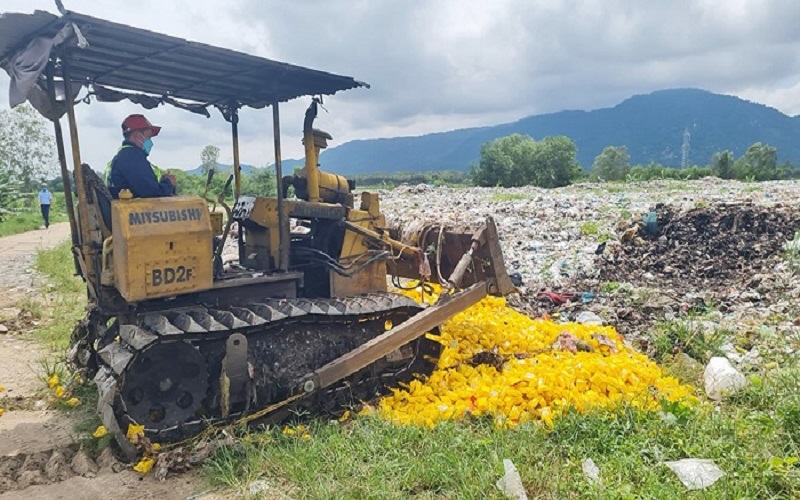 Tiêu hủy 12.000 chiếc bánh pía không rõ nguồn gốc, xuất xứ