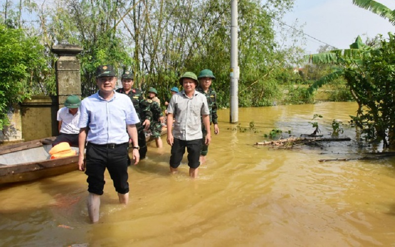 Lãnh đạo tỉnh Thừa Thiên Huế kiểm tra, chỉ đạo khắc phục hậu quả tại các vùng rốn lũ