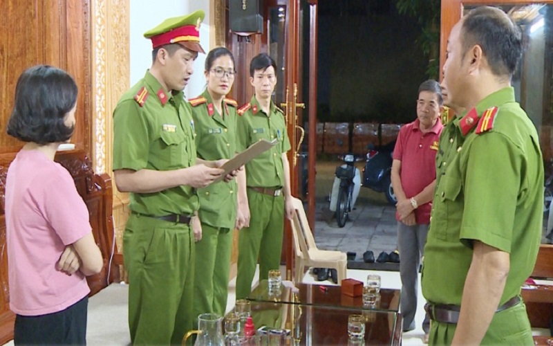 Bắt giữ đối tượng mua bán hóa đơn trái phép thu lợi gần 100 tỷ đồng