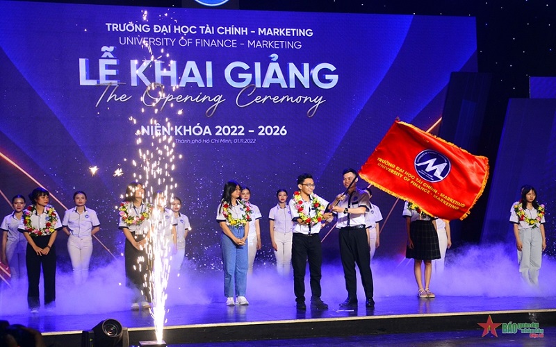 Trường Đại học Tài chính-Marketing tuyên dương thủ khoa, á khoa xuất sắc trong kỳ tuyển sinh