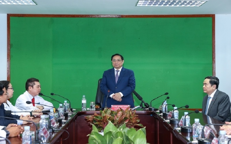 Thủ tướng Phạm Minh Chính thăm một số cơ sở kinh tế-xã hội tiêu biểu cho quan hệ hợp tác Việt Nam-Campuchia