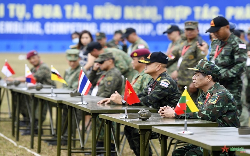 Tư lệnh Lục quân các nước ASEAN giao lưu bắn súng