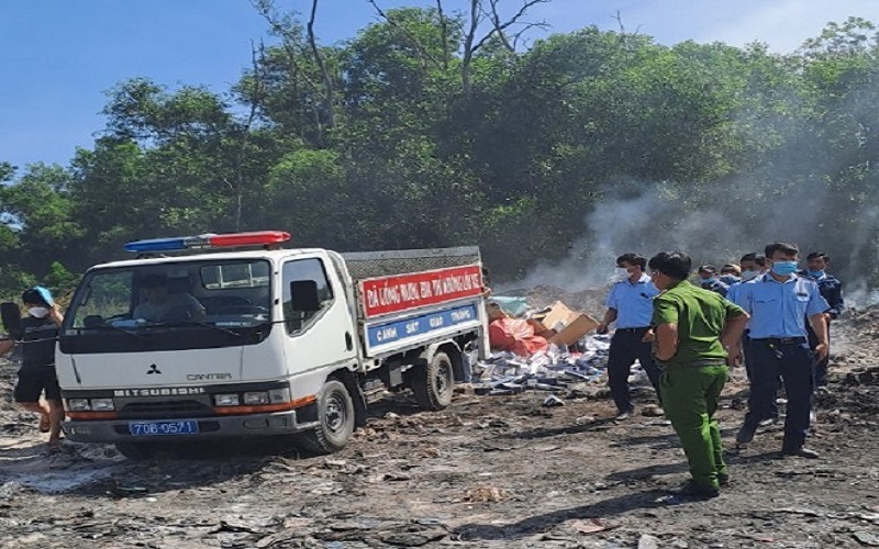 Tiêu hủy hơn 40.000 gói thuốc lá nhập lậu tại Tây Ninh