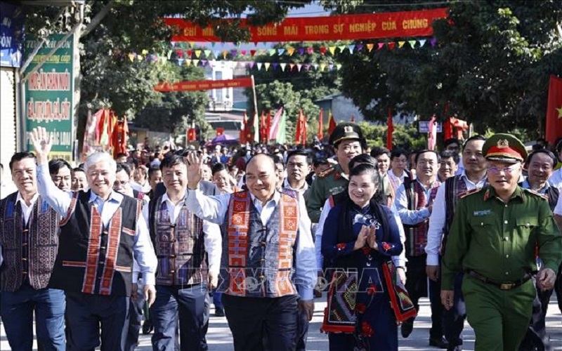 Chủ tịch nước Nguyễn Xuân Phúc dự Ngày hội Đại đoàn kết toàn dân tộc tại Phong Thổ, Lai Châu