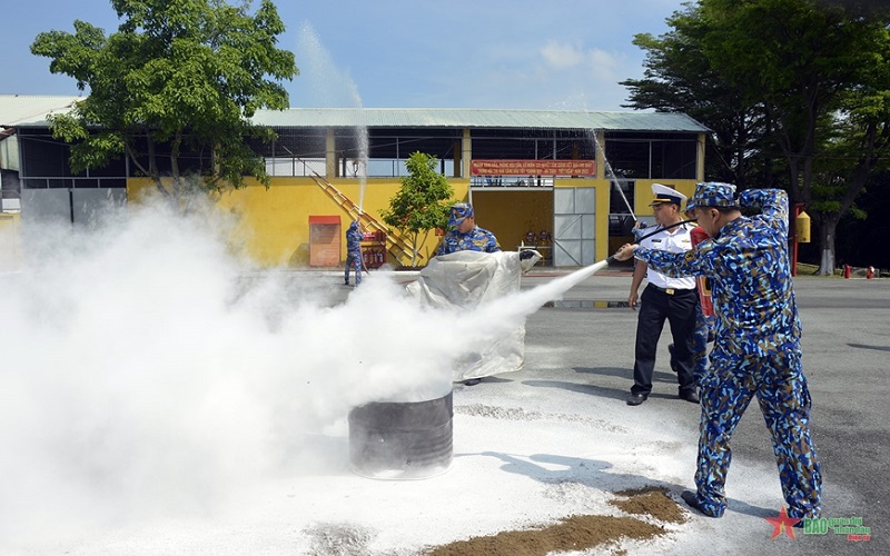 Xây dựng, giữ gìn kho xăng dầu “Chính quy - An toàn - Tiết kiệm” tại Lữ đoàn 125