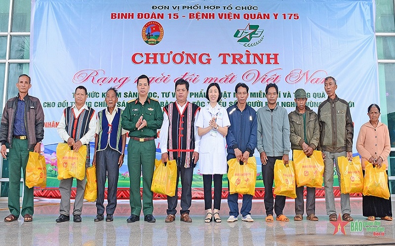 Binh đoàn 15 phối hợp với Bệnh viện Quân y 175 thực hiện Chương trình “Rạng ngời đôi mắt Việt Nam”