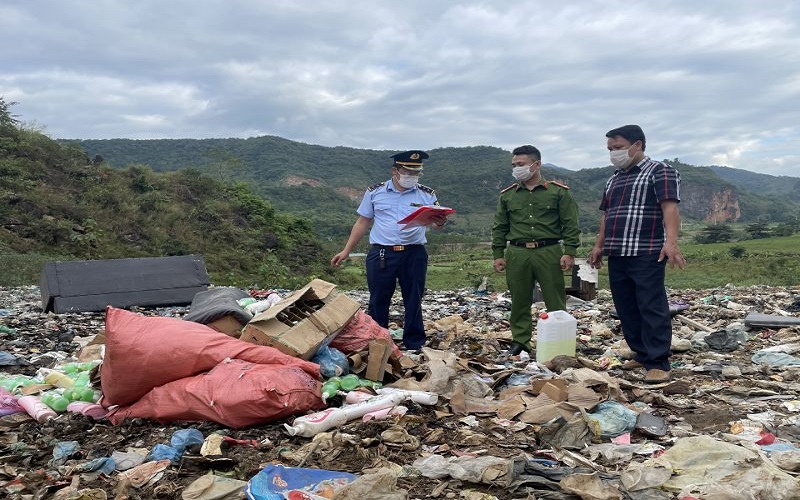 Sơn La: Tiêu hủy số lượng lớn sữa tắm hết hạn sử dụng